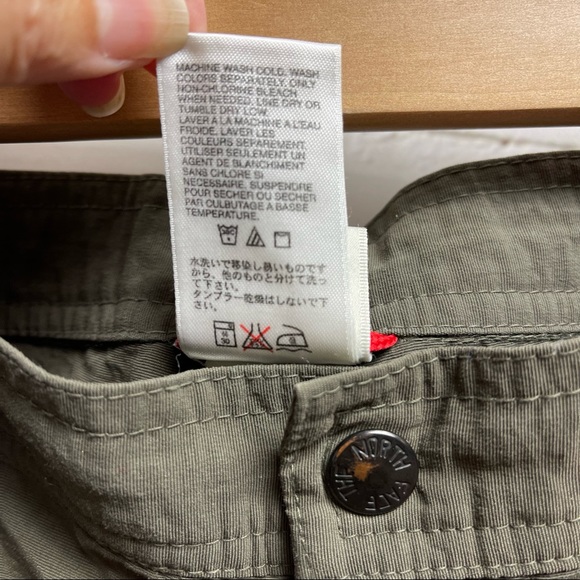 The North Face Cargo Shorts Olive Green - Picture 7 of 9